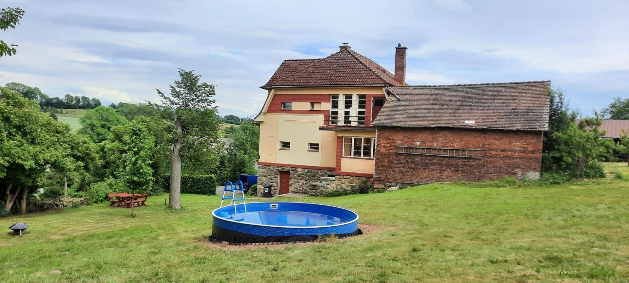 Familiehuis Fuchs Horni Branna Exteriör bild