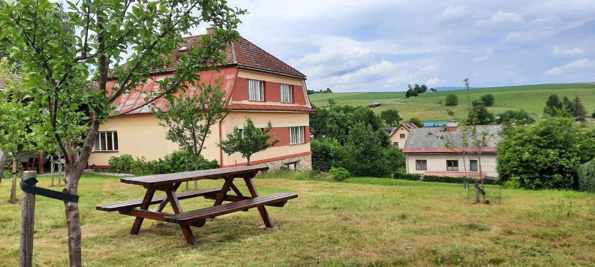 Familiehuis Fuchs Horni Branna Exteriör bild